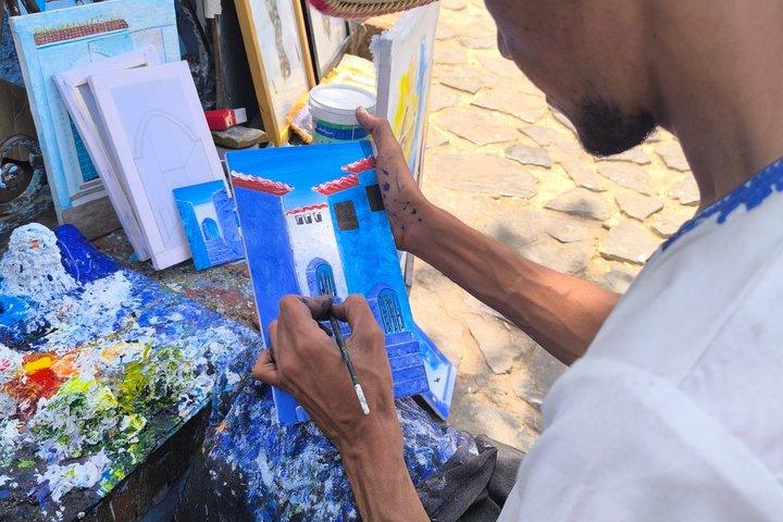 Chefchaouen painting class with a local