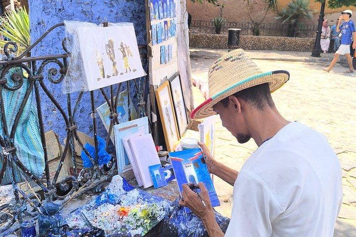 Chefchaouen painting class with a local