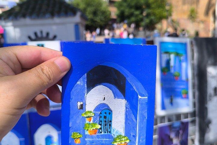Chefchaouen painting class with a local