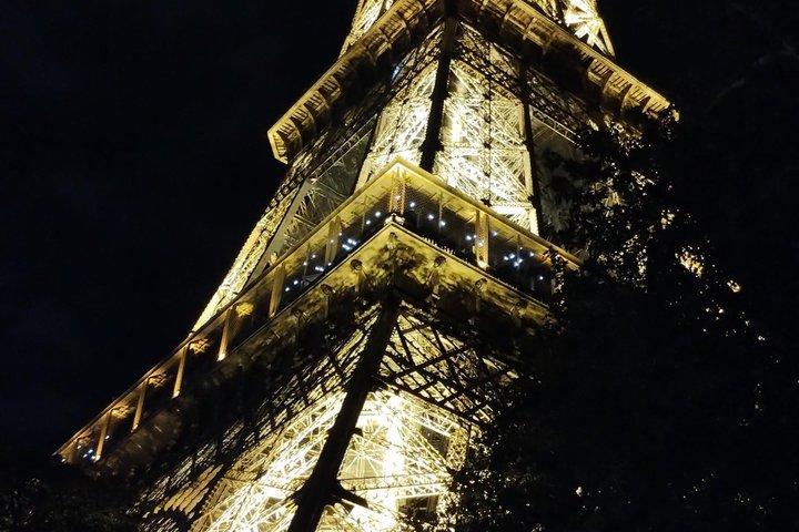 Eiffeltoren : Van ijzeren naar iconische wandeltocht