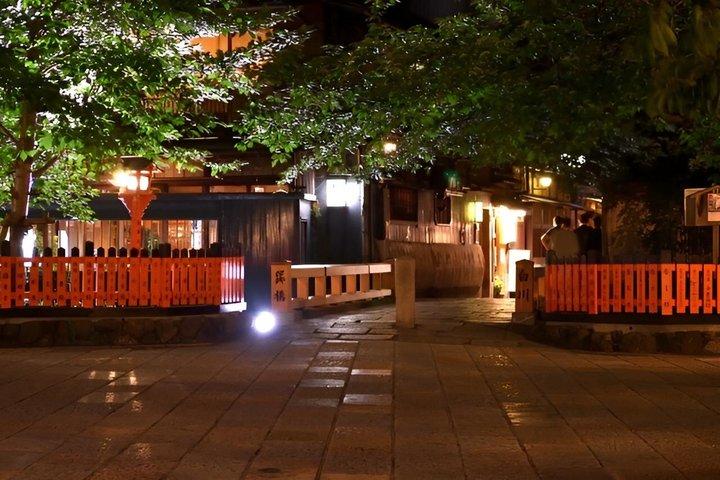 京都祇園芸者街＆隠れ家散策ツアー