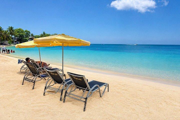 Roatan West End Beach Break with Private Transfer