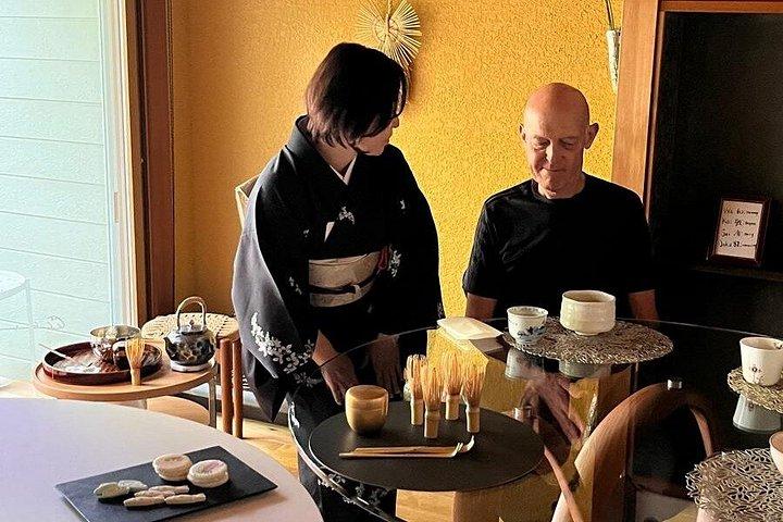 高山：テーブル式茶道＆カスタマイズ可能なシティツアー