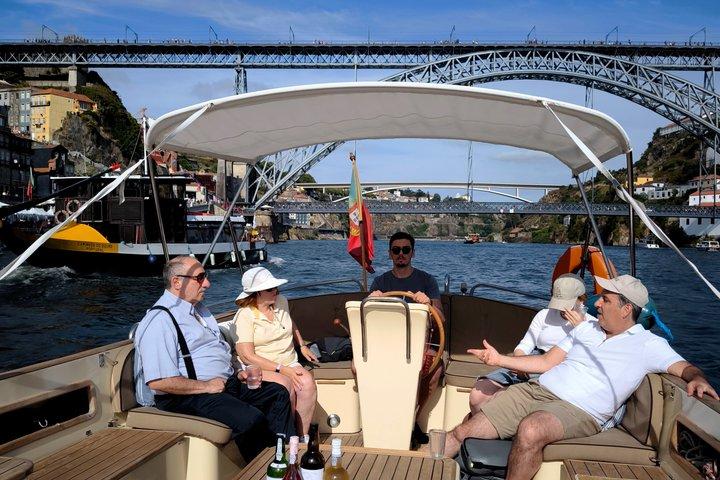 Small-Group Six Bridges Douro River Cruise in Porto with Drinks
