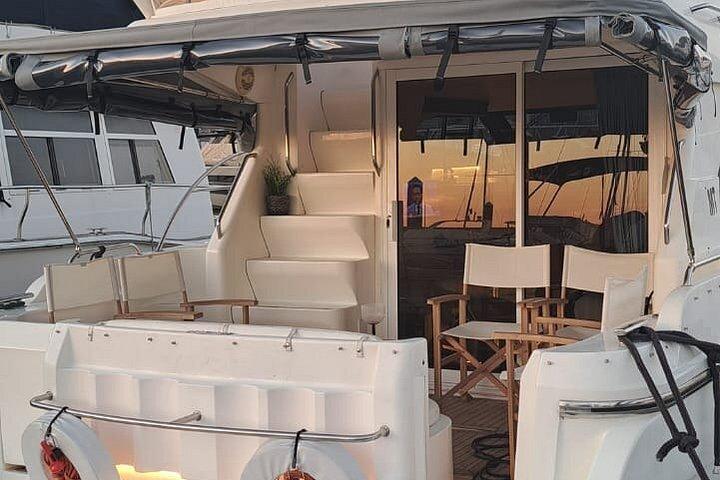 ポルト：ドウロ川での豪華ヨット ツアー - 日没または日中