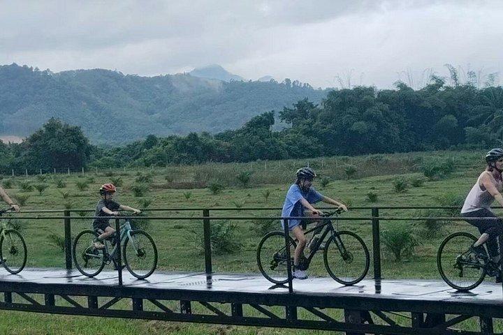 カオラックでの文化的な半日サイクリングと遺産ツアー