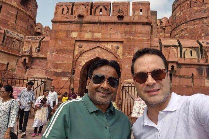 Taj Mahal Soluppgång och Agra Samma dag resa från Delhi med bil