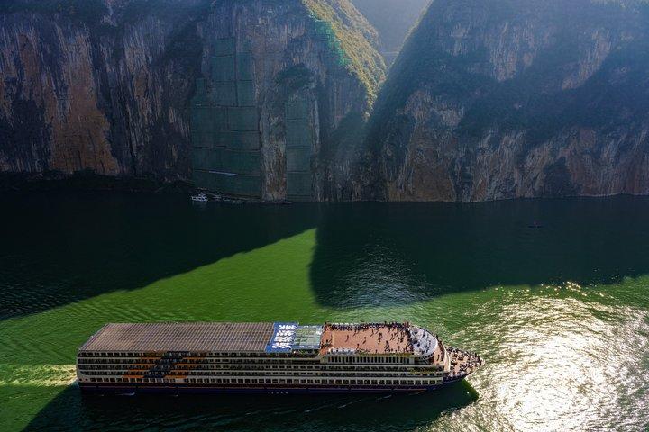 4日間の長江三峡クルーズ 重慶発宜昌行き