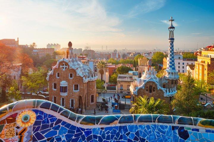 Barcelona door Gaudi Sagrada Familia Park Güell Batlló en Pedrera