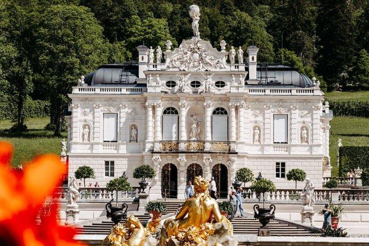 ミュンヘン発プレミアムノイシュヴァンシュタイン城とリンダーホーフVIPツアー