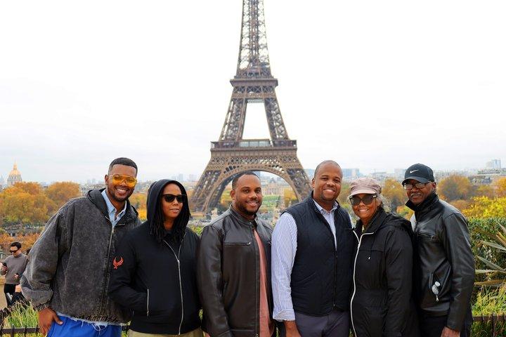 Paris by Van : Eiffel Tower Photo & Make Your Own Perfume Workshop（パリ・バイ・ヴァン：エッフェル塔フォト＆メイク・ア・オリジナル・パフューム・ワークショップ）