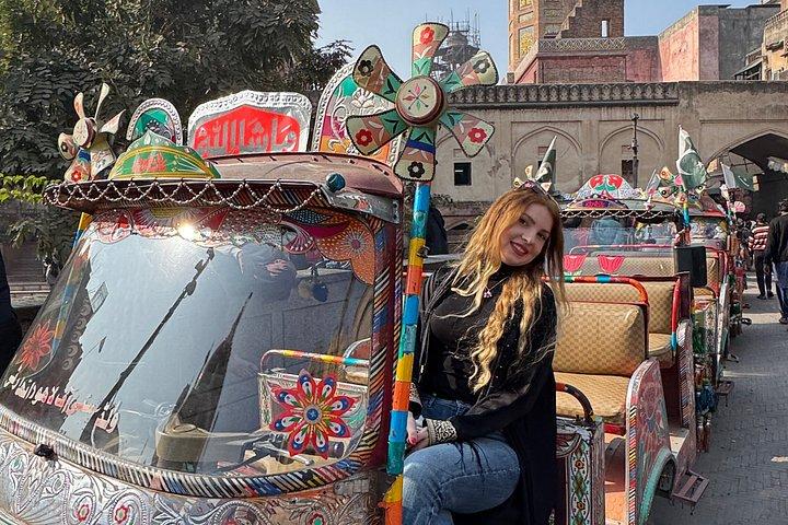 ランジェラ・リキショーによるプライベート・ラホール城壁都市遺産ツアー
