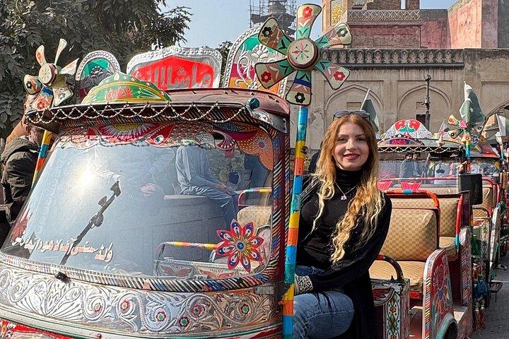 ランジェラ・リキショーによるプライベート・ラホール城壁都市遺産ツアー