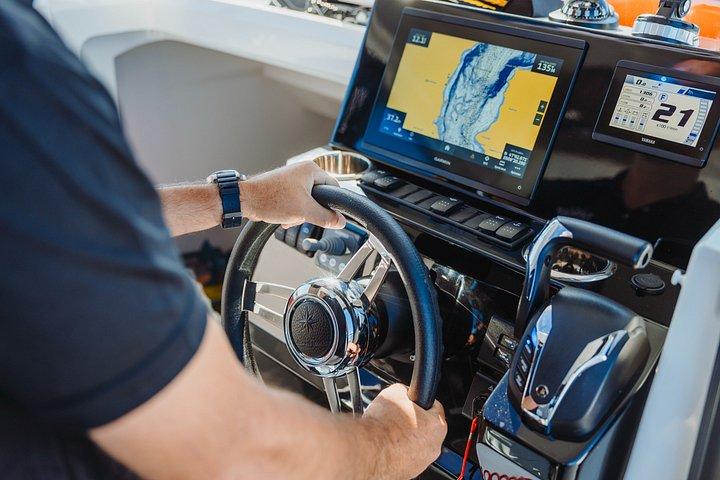 カスタマイズされたルツェルン湖プライベートラグジュアリーボートクルーズ