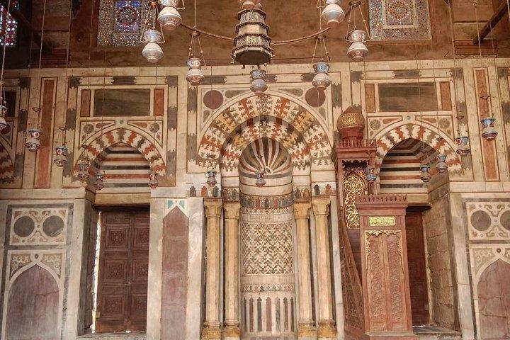 Cairo at night tour with Egyptian traditional Dinner