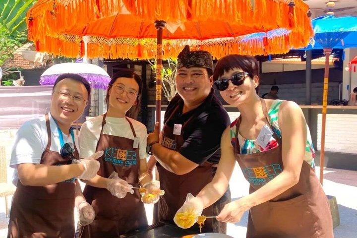 ヌサドゥアビーチフロントバリ料理教室、マーケットツアー、無料送迎
