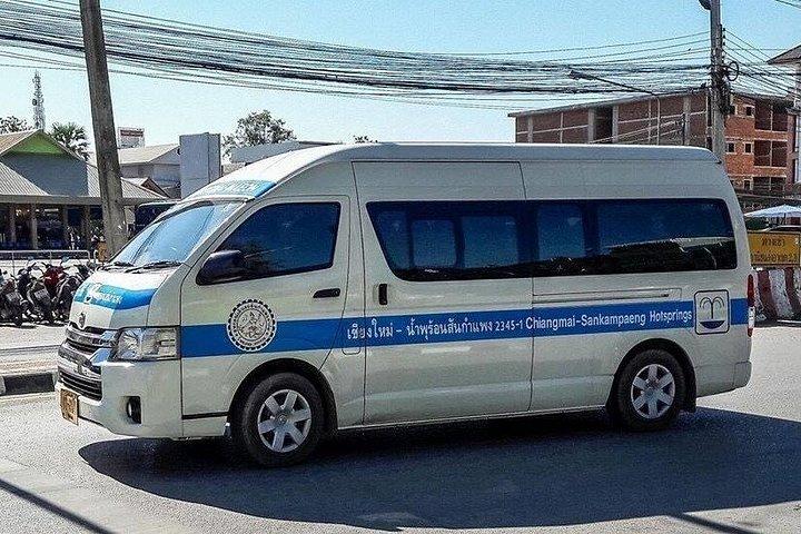 チェンマイとドーイインタノン間の片道バン送迎