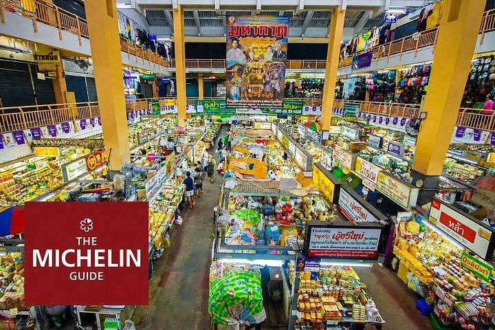 チェンマイフードウォーキングツアー：ワロロット市場と地元の味