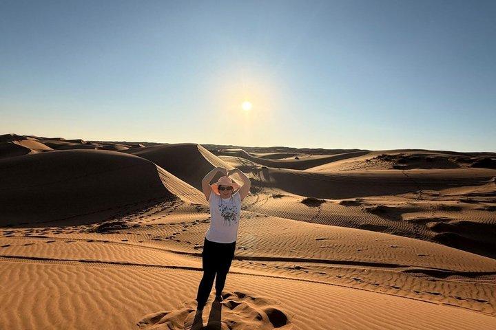 Excursion au coucher du soleil à Wadi Bani Khalid et Wahiba Sands