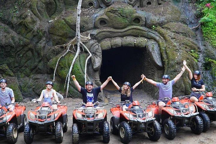 ウブド川ラフティングとATVゴリラ洞窟とクレチャサンセットプール