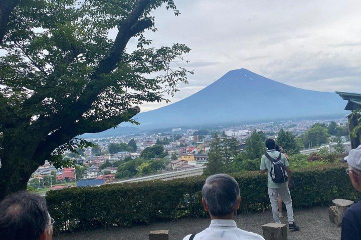 東京から富士山と箱根を巡るプライベート日帰りツアー（10時間）