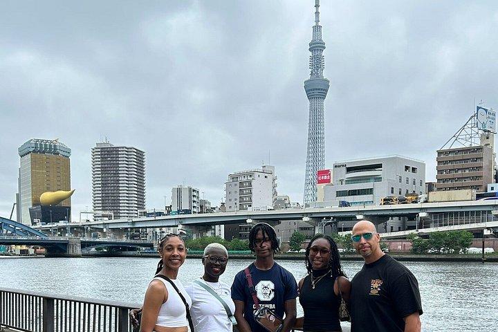 東京 : 浅草散策ツアー 隅田川から浅草寺へ