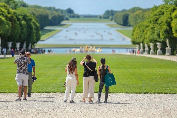 ヴェルサイユ宮殿とジヴェルニー・モネの家訪問（ランチ付き）