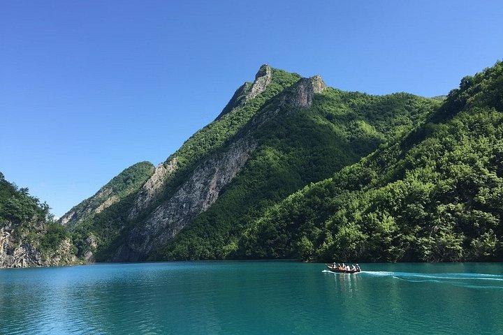 Lago Koman Río Shala