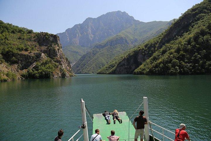 Lago Koman Río Shala