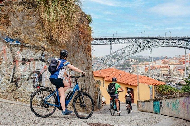 Experiência de 3 horas de Old Town Riverside Bike Tour em Porto