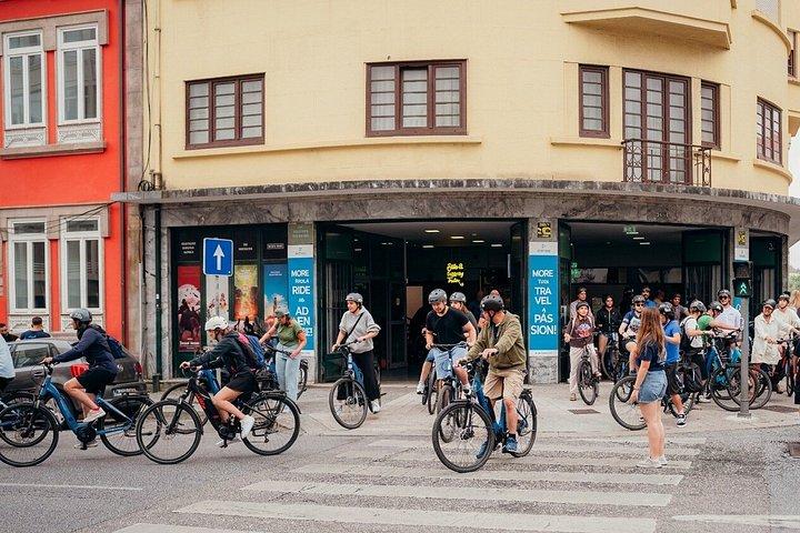 ポルトで旧市街リバーサイドバイクツアー3時間ガイド付き体験