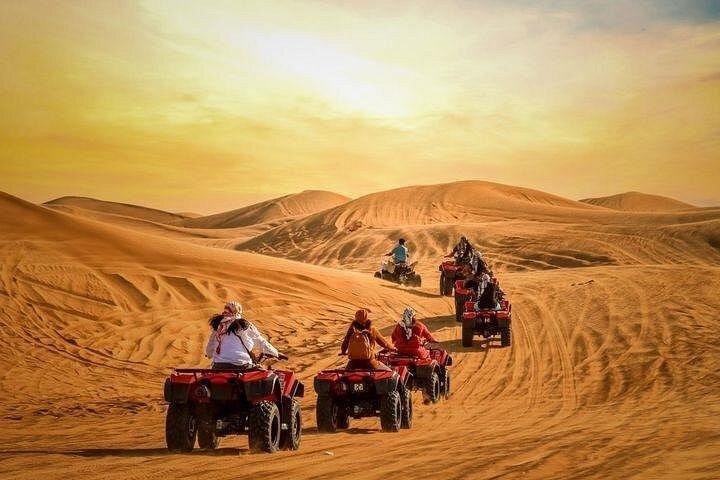 プライベートレッドデューンサファリ4×4ピック/ドロップキャメルディナー、ショー、ディナー