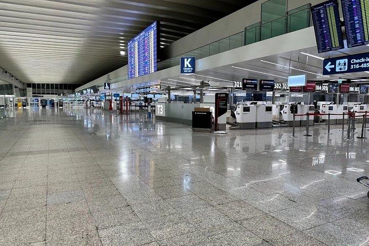 ローマのフィウミチーノ空港とチャンピーノ空港からの専用送迎