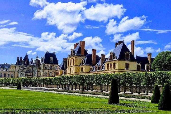 パリ・フォンテーヌブロー城と庭園ガイド付き日帰り旅行から