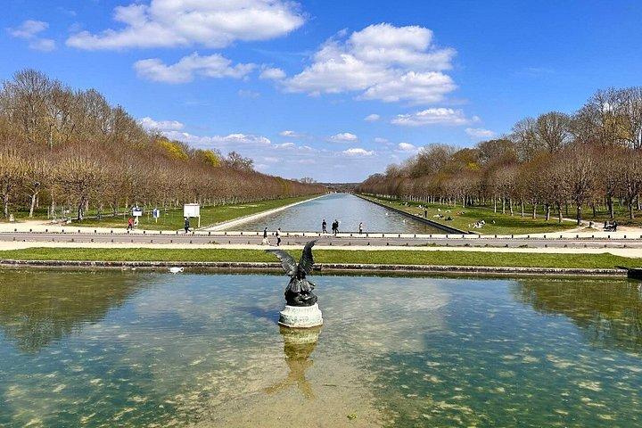パリ・フォンテーヌブロー城と庭園ガイド付き日帰り旅行から
