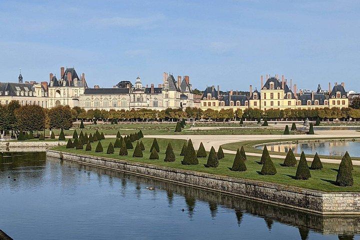 パリ・フォンテーヌブロー城と庭園ガイド付き日帰り旅行から