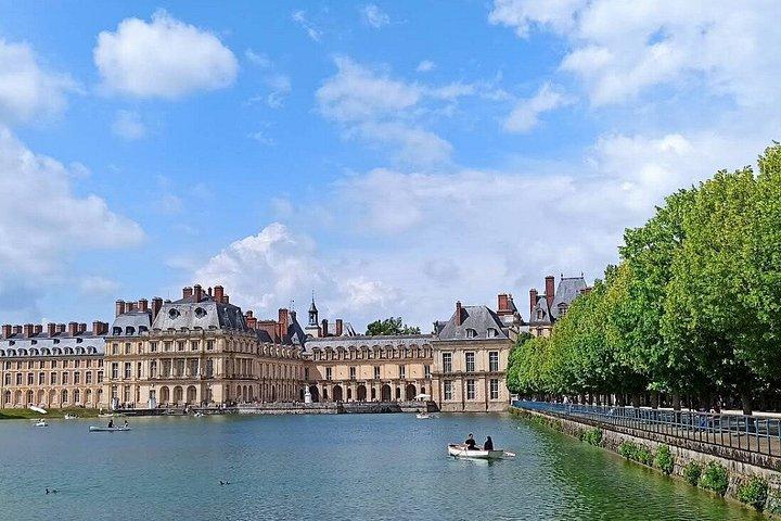 パリ・フォンテーヌブロー城と庭園ガイド付き日帰り旅行から