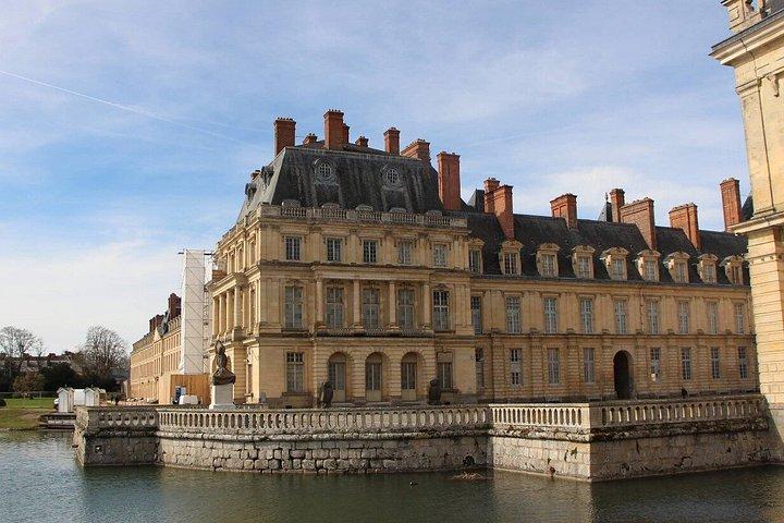 パリ・フォンテーヌブロー城と庭園ガイド付き日帰り旅行から
