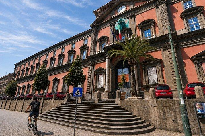Naples Scavenger Hunt & Highlights Self-Guided Walking Tour
