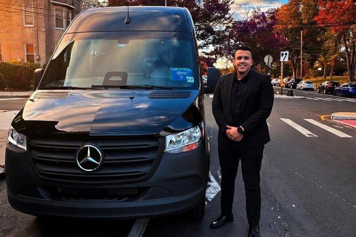 Trasferimento all'arrivo all'aeroporto di New York con Van di lusso LGA JFK EWR
