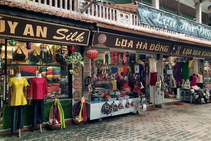 ヴァンフックシルク＆ズオンラム古代村へのプライベート日帰り旅行
