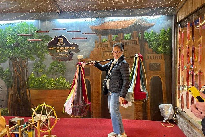 ヴァンフックシルク＆ズオンラム古代村へのプライベート日帰り旅行