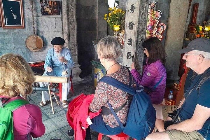 ハノイ: ニンビンの素晴らしい美しさのバイク日帰り旅行を探索