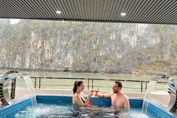 ハノイ発：ヘラクレスクルーズ付きプレミアムハロン湾日帰り旅行