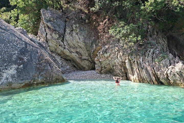 Sarandë : Dolda bukter och Rugged Coast privat motorbåtstur