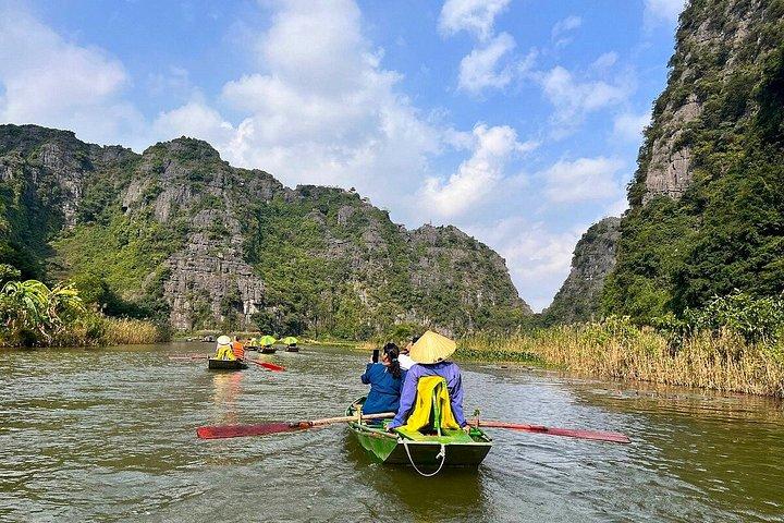 ハノイ : クアンフーカウ香村、ホアルー、タムコック小グループ