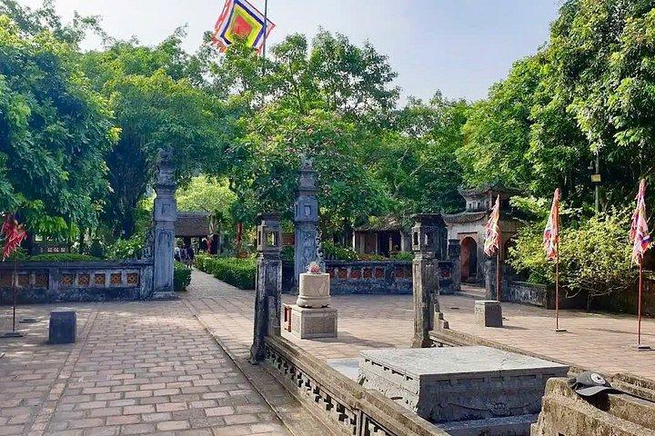 ハノイ : クアンフーカウ香村、ホアルー、タムコック小グループ