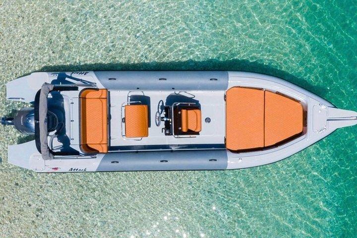 ミロス島を巡るプライベートラグジュアリーRIBクルーズ