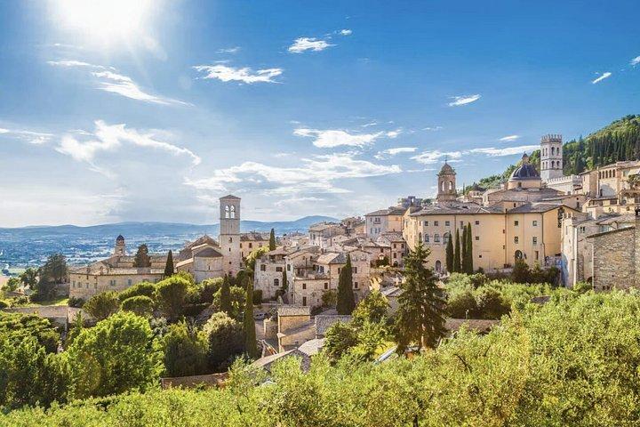 ローマ発カシアとロッカポレーナへの日帰り旅行(昼食付き)
