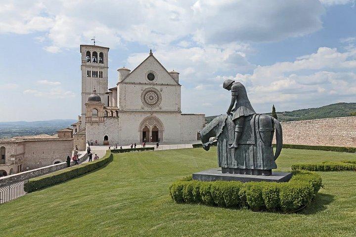 ローマ発カシアとロッカポレーナへの日帰り旅行(昼食付き)